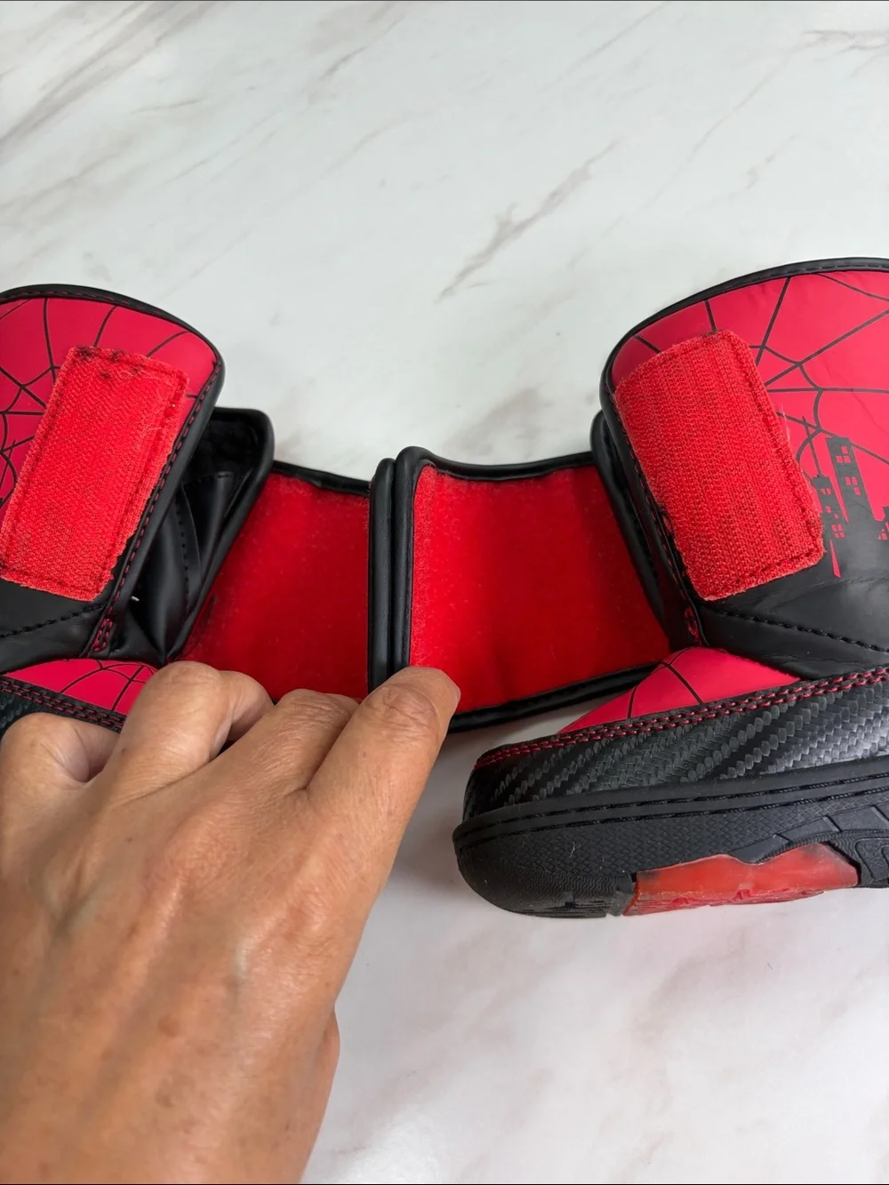 Light up Marvel Spider Man Winter Boots-- fleece Velcro toddler size 7